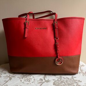 Michael Kors Jet Set Travel  Colorblock Heritage Handbag .Michael Kors